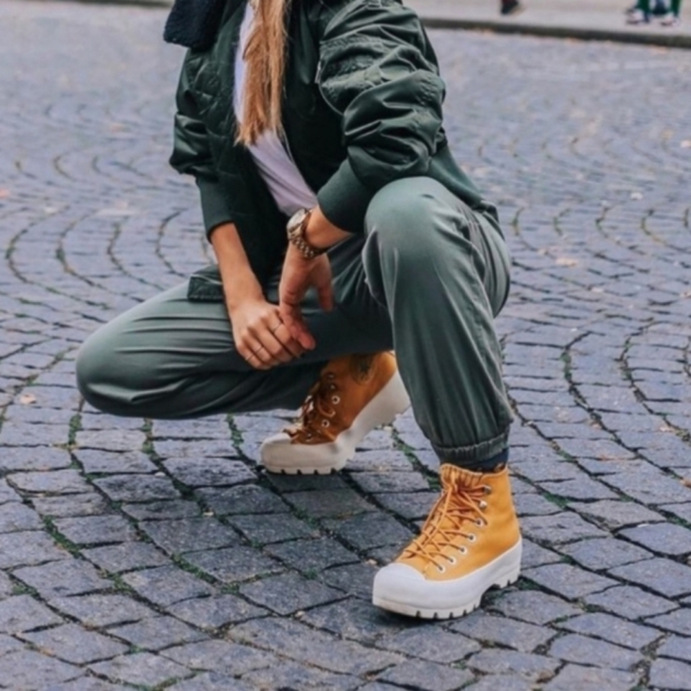 🔥  Converse CTAS Lugged Hi  Gore-Tex Boots Size 7 for Women